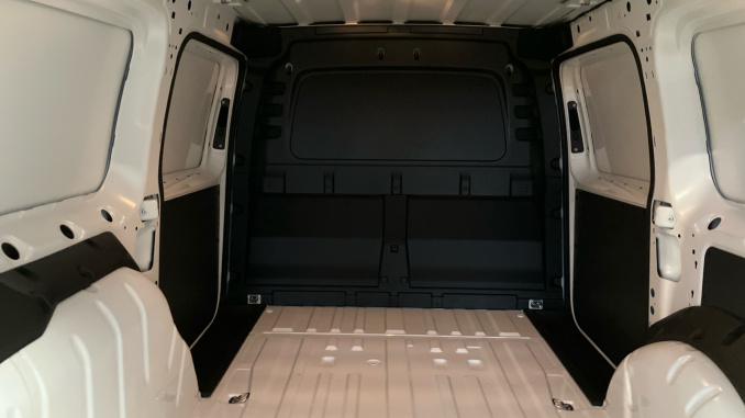 Volkswagen Caddy Maxi Caddy Cargo Maxi C20 Diesel 2.0 TDI 102 Commerce Plus Van [Assistance] - Image 20